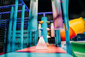 Producator locuri de joaca modulare de interior pentru copii – Oxygen Playground din Oradea – loc de joaca de interior produs de DivertiBall 9 Oxygen Playground din Oradea – loc de joacă de interior produs de DivertiBall (9)